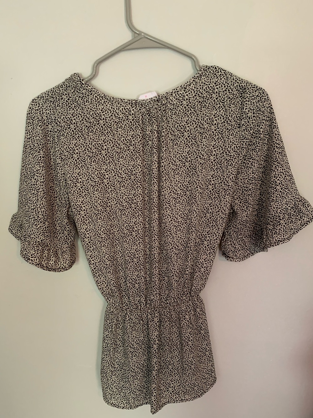 Sienna Sky V- Neck Ivory and Black Printed Tie-Waist Women's Top size Medium - Picture 2 of 2